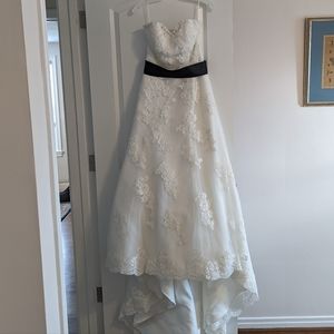 Strapless sweetheart neckline wedding dress